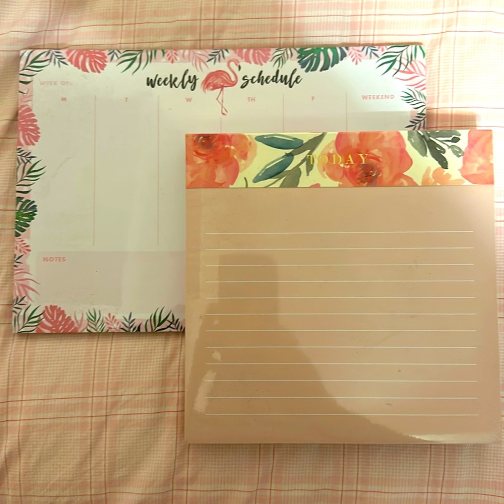 Set of “weekly schedule” + “today” notepads